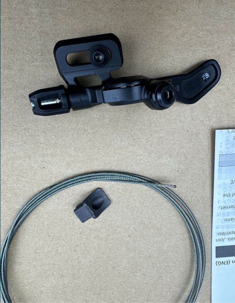 SHIMANO SL-MT800 Manetka do sztycy regulowanej I-Spec EV / 018-032