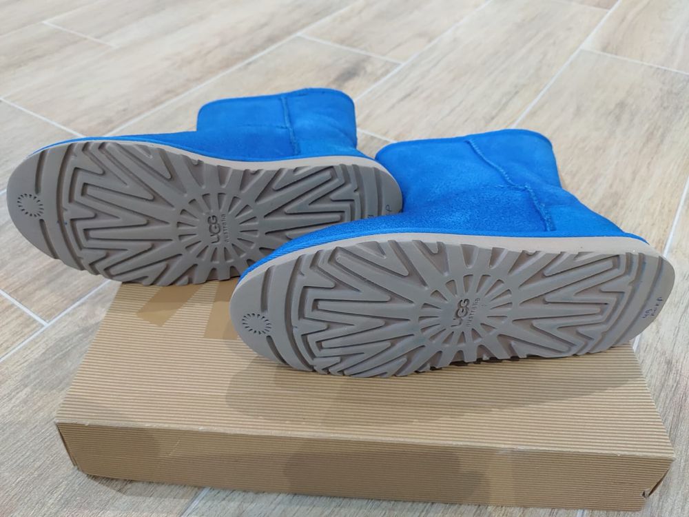 UGG синего цвета