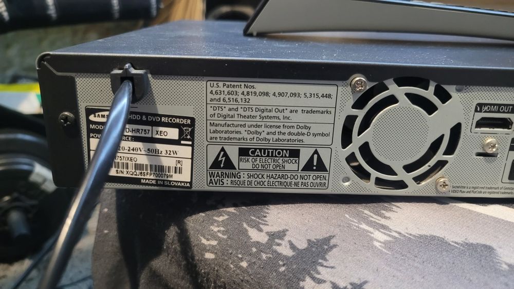 Samsung DVD-HR757 Nagrywarka DVD z dyskiem twardym 320GB
Na sprzedaż n