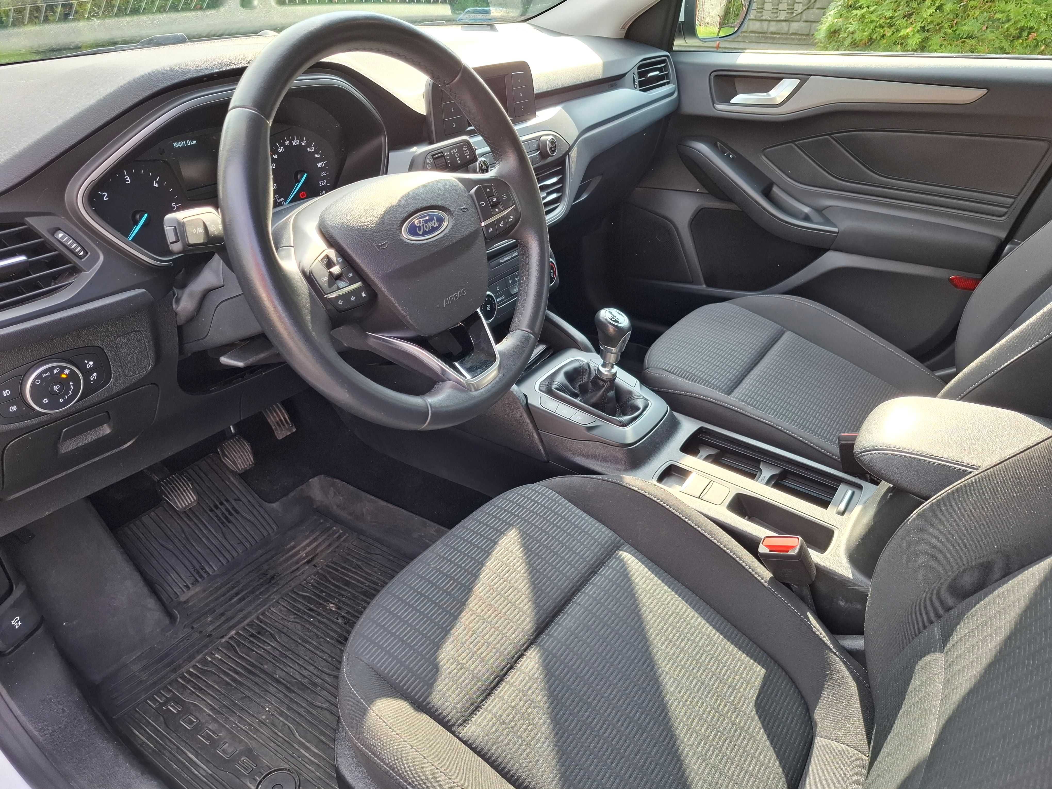Wynajem wypożyczalnia aut pojazdów Ford Focus mk 4 IV