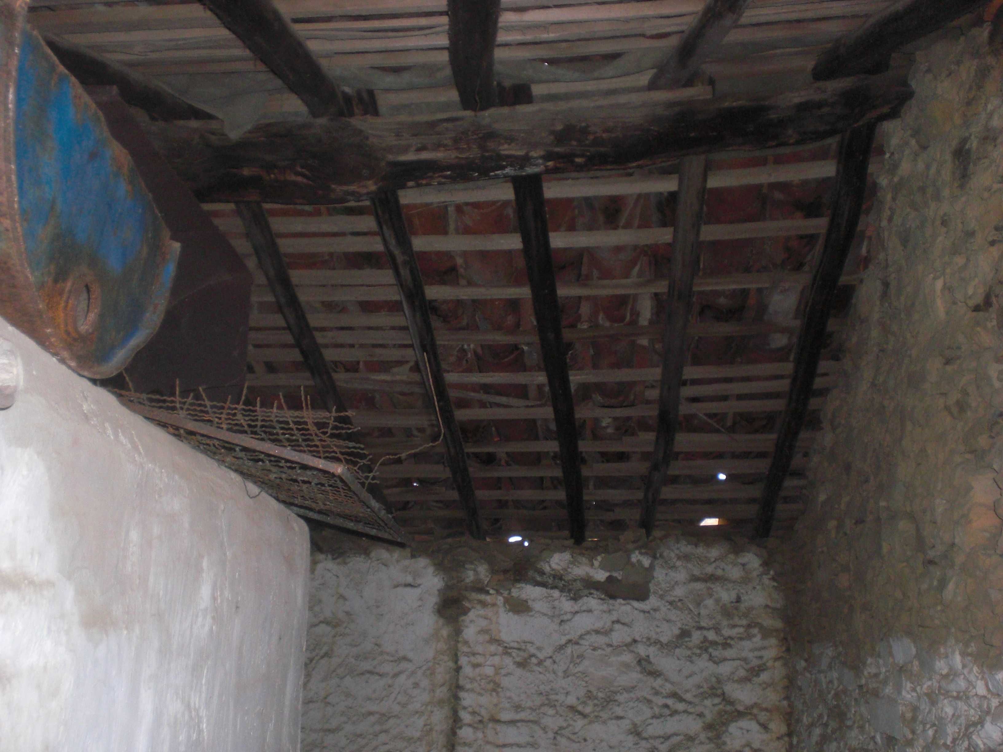 Casa típica de aldeia concelho de Vila de Rei para reconstrução total