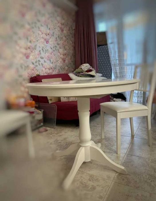 Кухонный стол и стулья