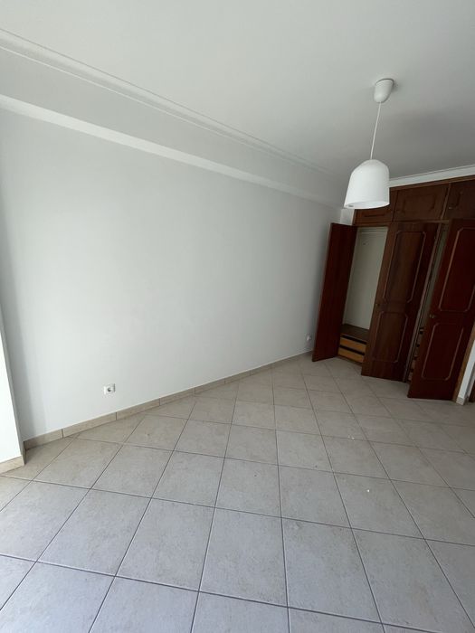 T3 arrendamento edificio tridente Faro