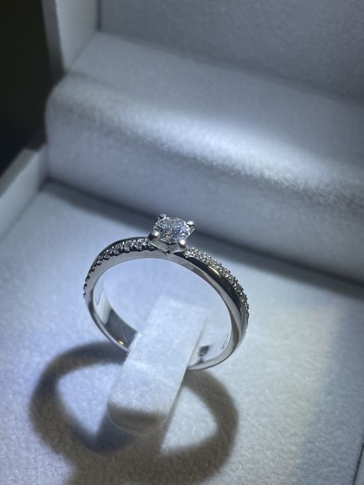 Обручка з діамантами