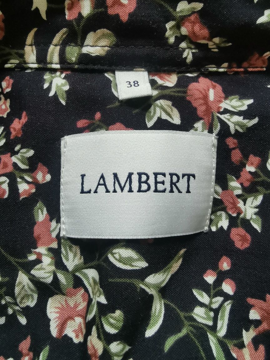 Koszula Lambert w kwiaty r. 38, 100 % wiskoza, nowa
Posiada pasek.
