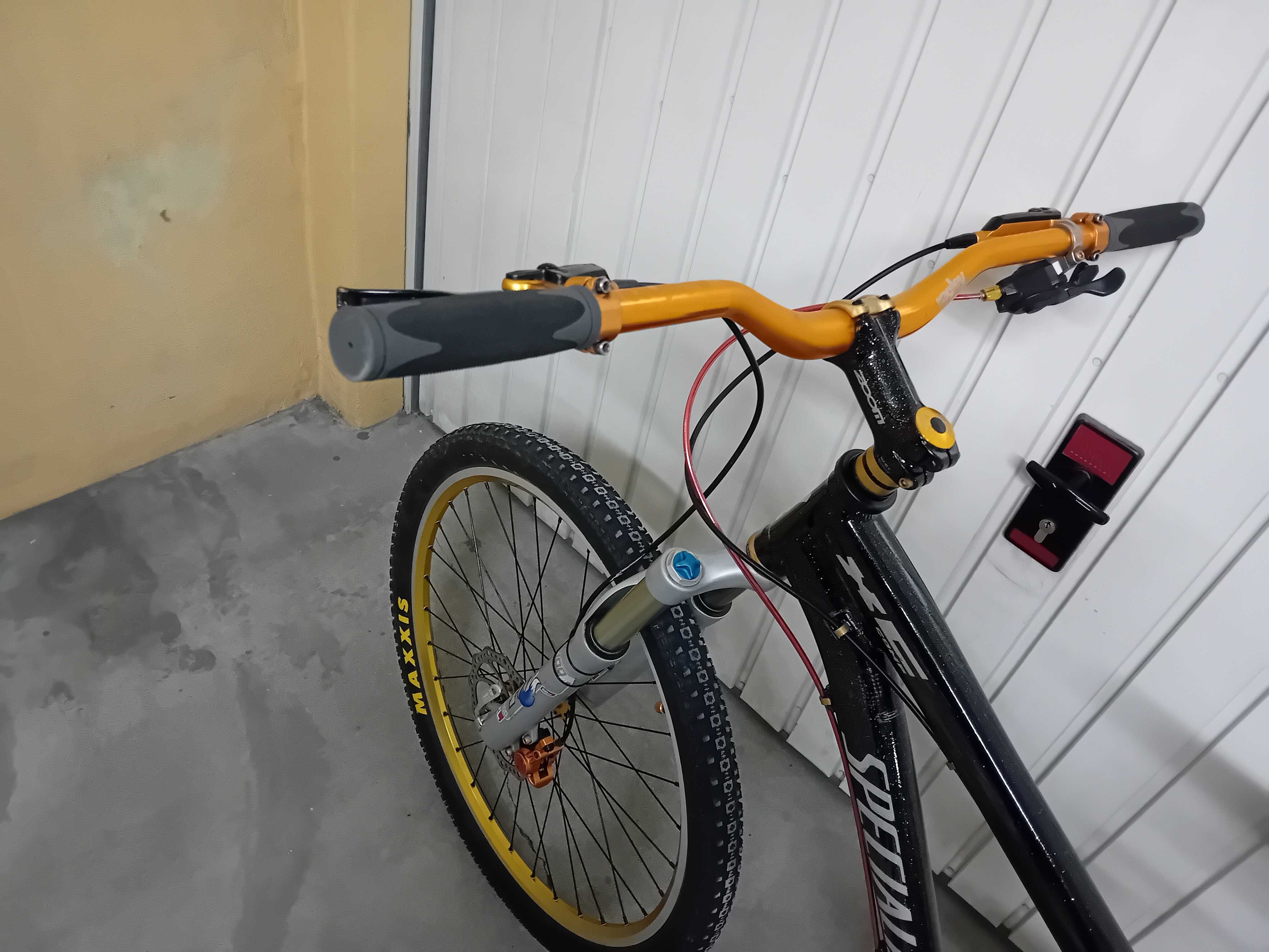 Bicicleta doble suspensão SPECIALIZED 26