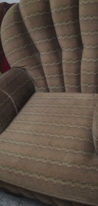 Sofá poltrona robusto 150€