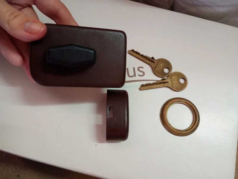 Zamek wierzchni do drzwi Lob