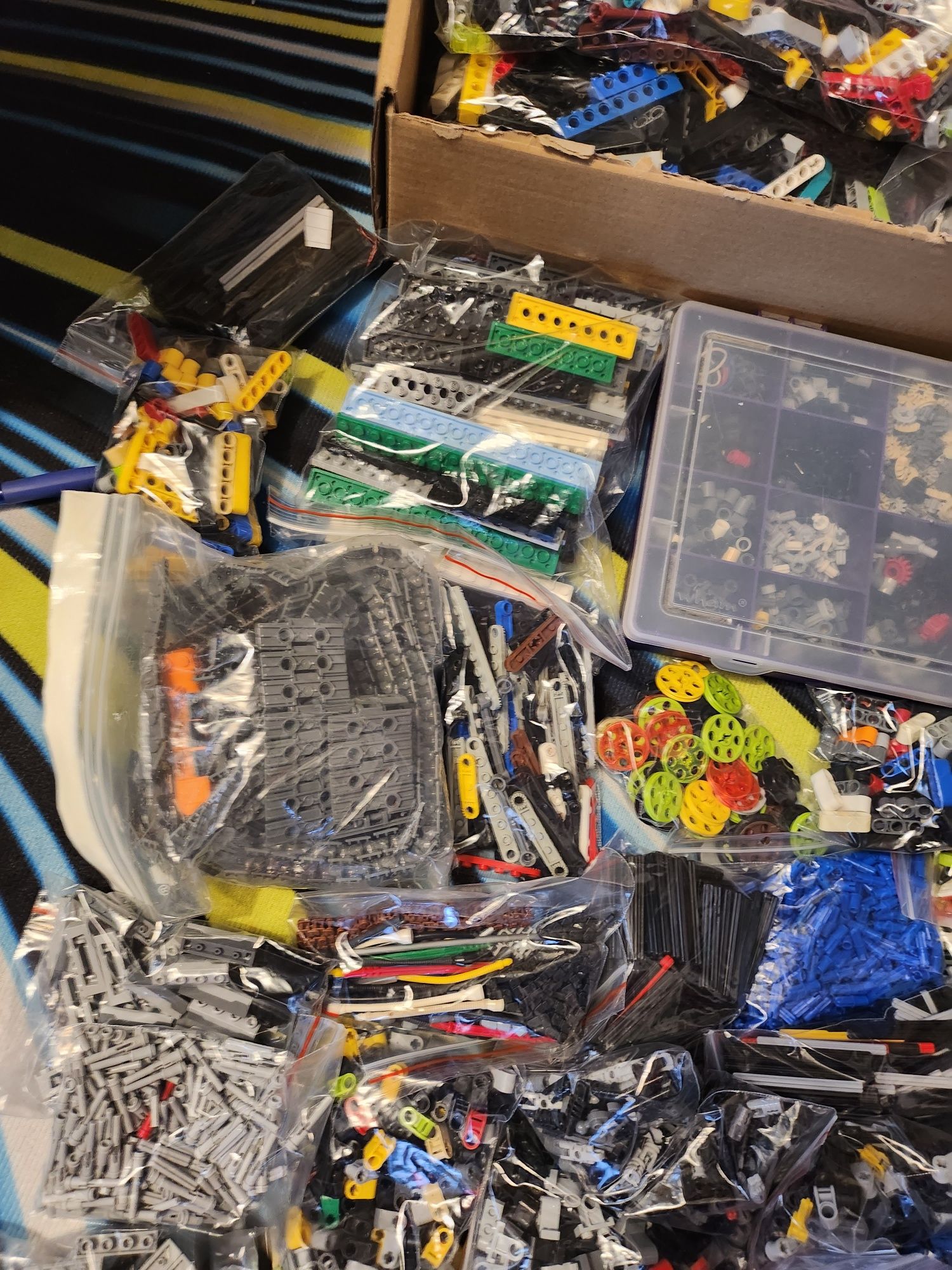 Lego technic mix , segregowane w woreczkach