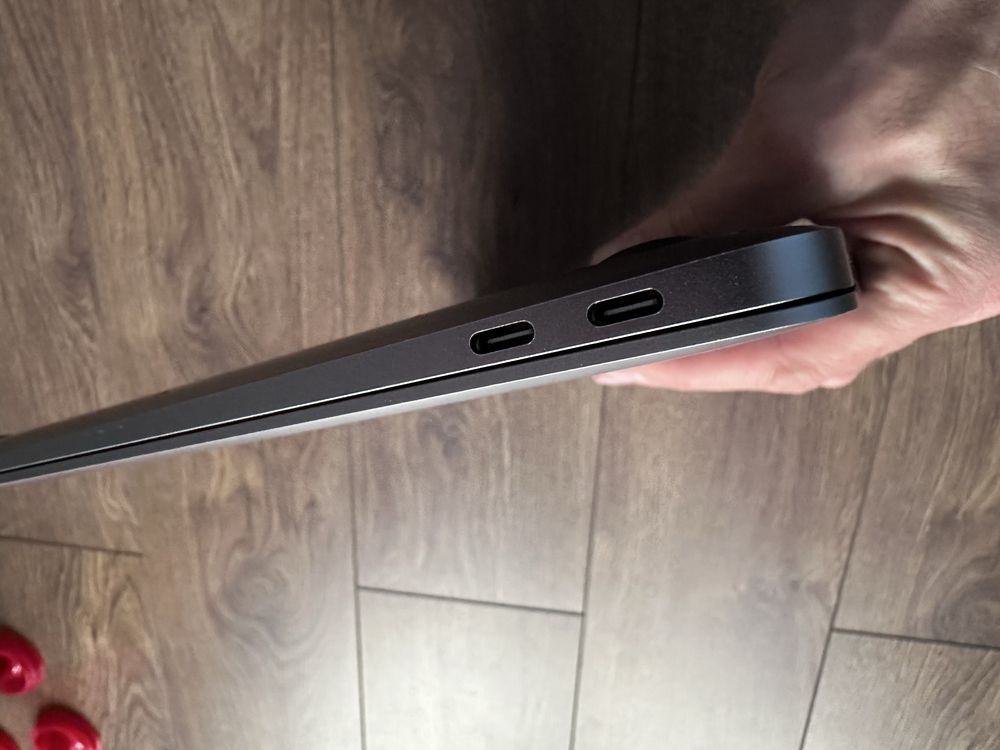 Macbook Air Space Gray A1932