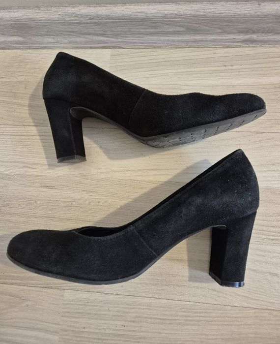 Ryłko czarne czółenka na słupku