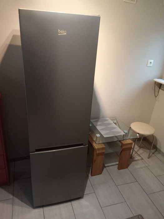Lodówka Beko RCNA305K40SN Pełny No Frost nowa na gwarancji.
