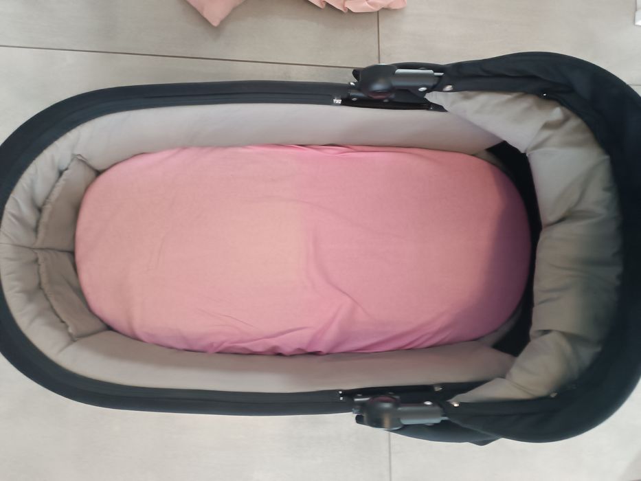 Kołderka, poduszka, pościel i prześcieradło do wózka- gondoli