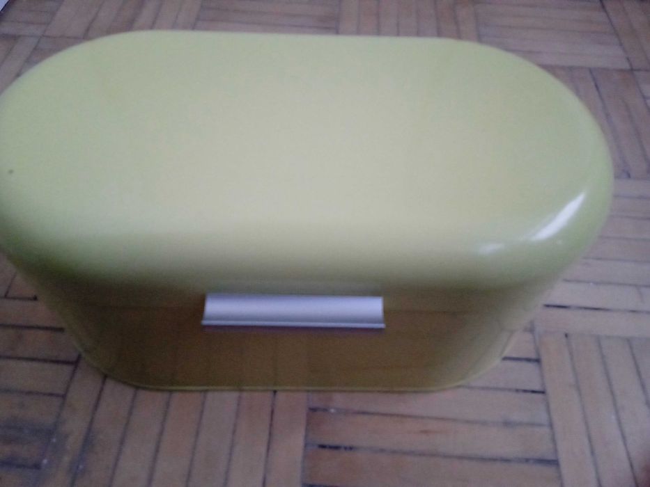 duże żółte metalowe pudełko/kuferek  na kosmetyki