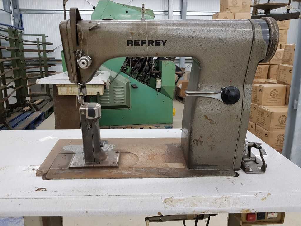 máquina de costura gaspear marca Refrey 901 de 1 agulha