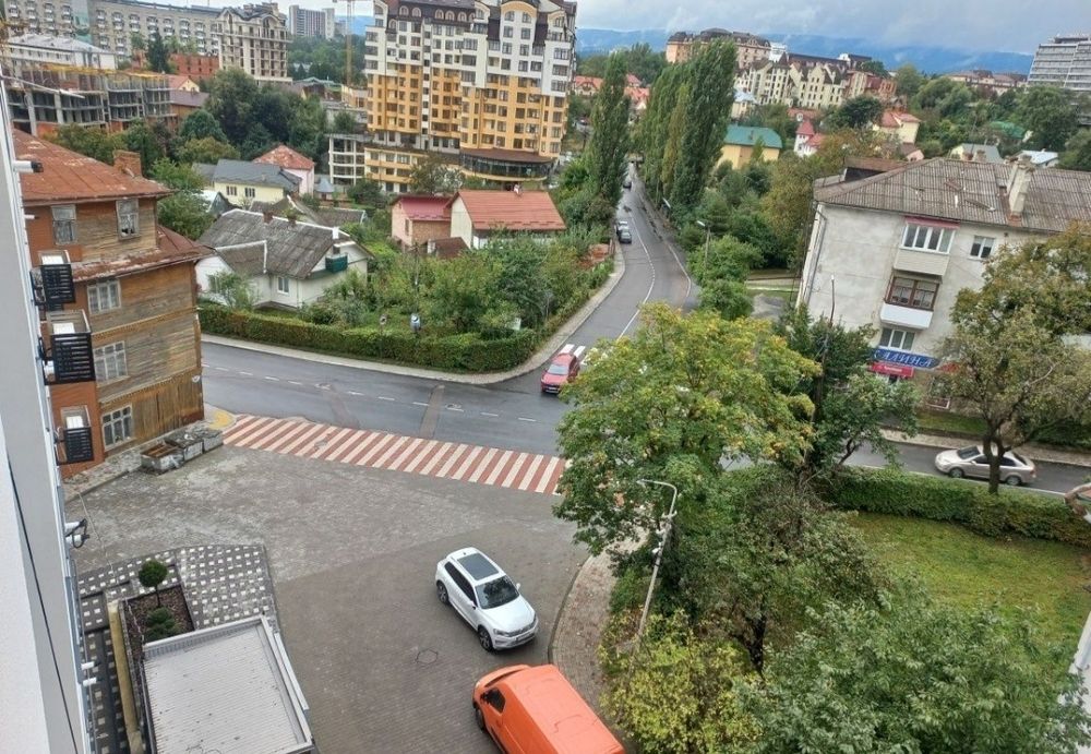 продам 2 кімнатну квартиру в центрі