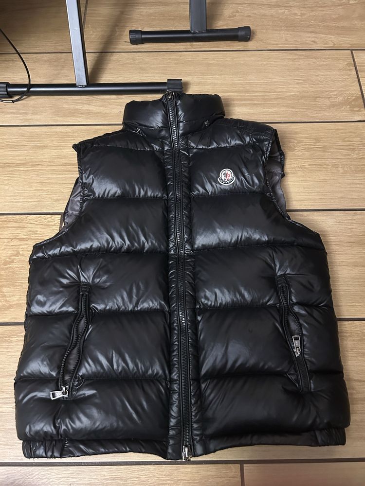 Sprzedam kamizelke moncler