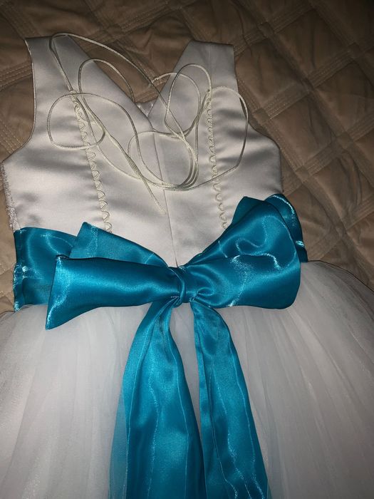 Святкова сукня на дівчинку.