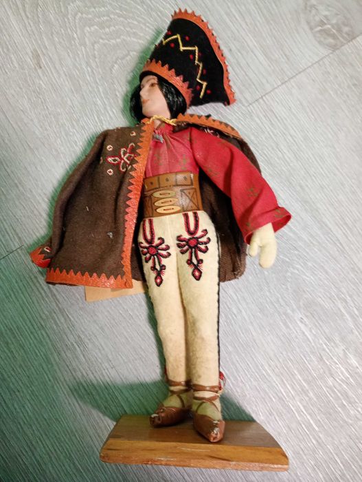 Ляльки фарфорові