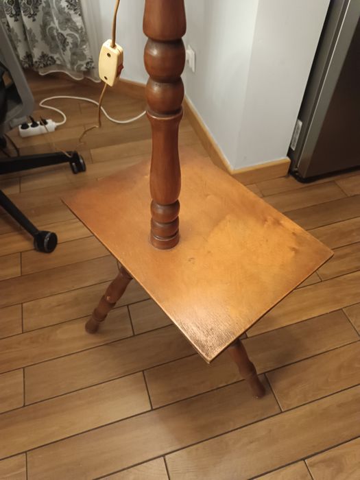 Retro lampa podłogowa z kloszem i stolikiem – vintage, lata 70/80