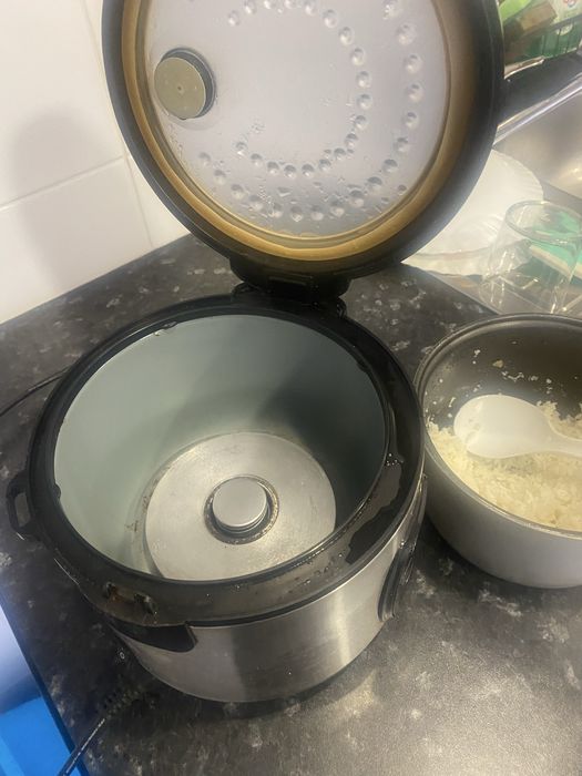 Panela elétrica de arroz , faz e mantém quente por horas