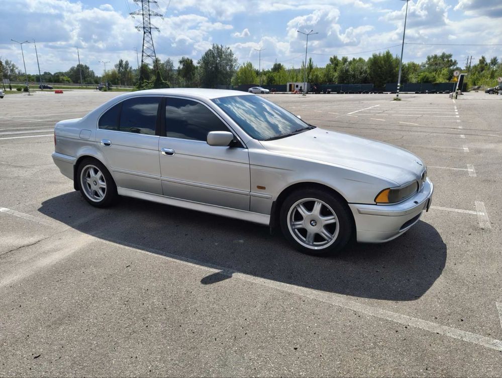 Авто BMW 5 E39 M54