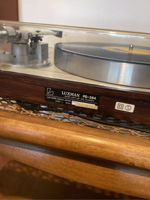 Gramofon Luxman PD-284