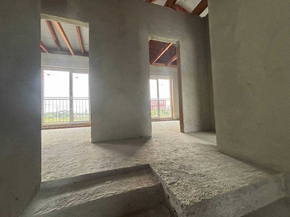 БЕЗ КОМІСІЇ  буд. 132 м (3 спальні) у Пасіках Зубр. , неподалік Сихова