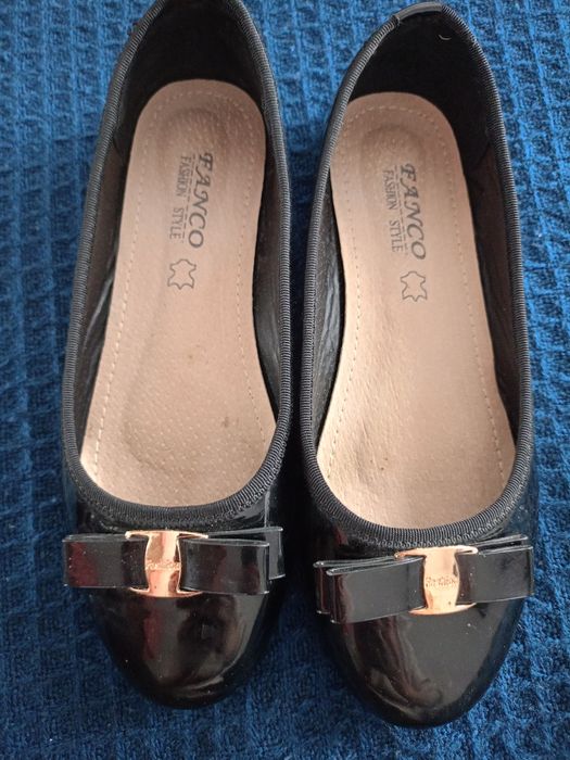 Czarne baletki lakierowane