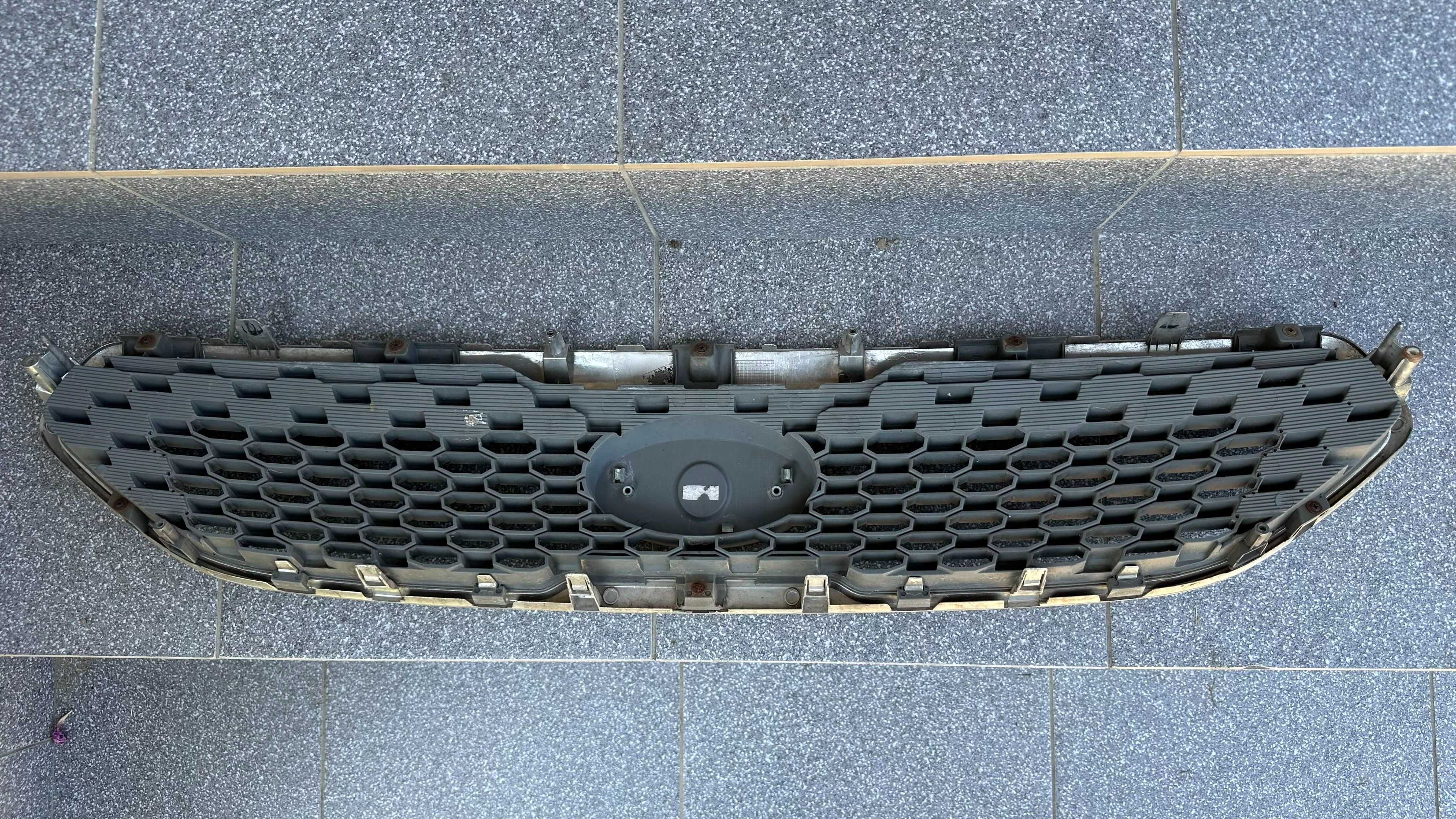 Kia Venga Grill Atrapa Logo
