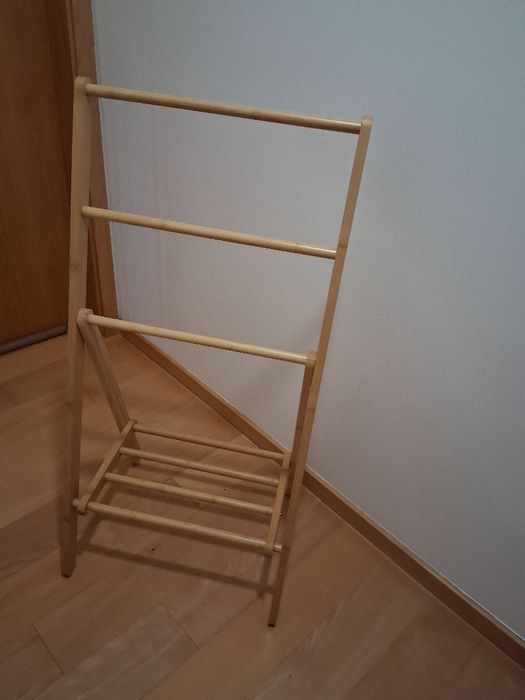 Toalheiro em madeira maciça novonovo