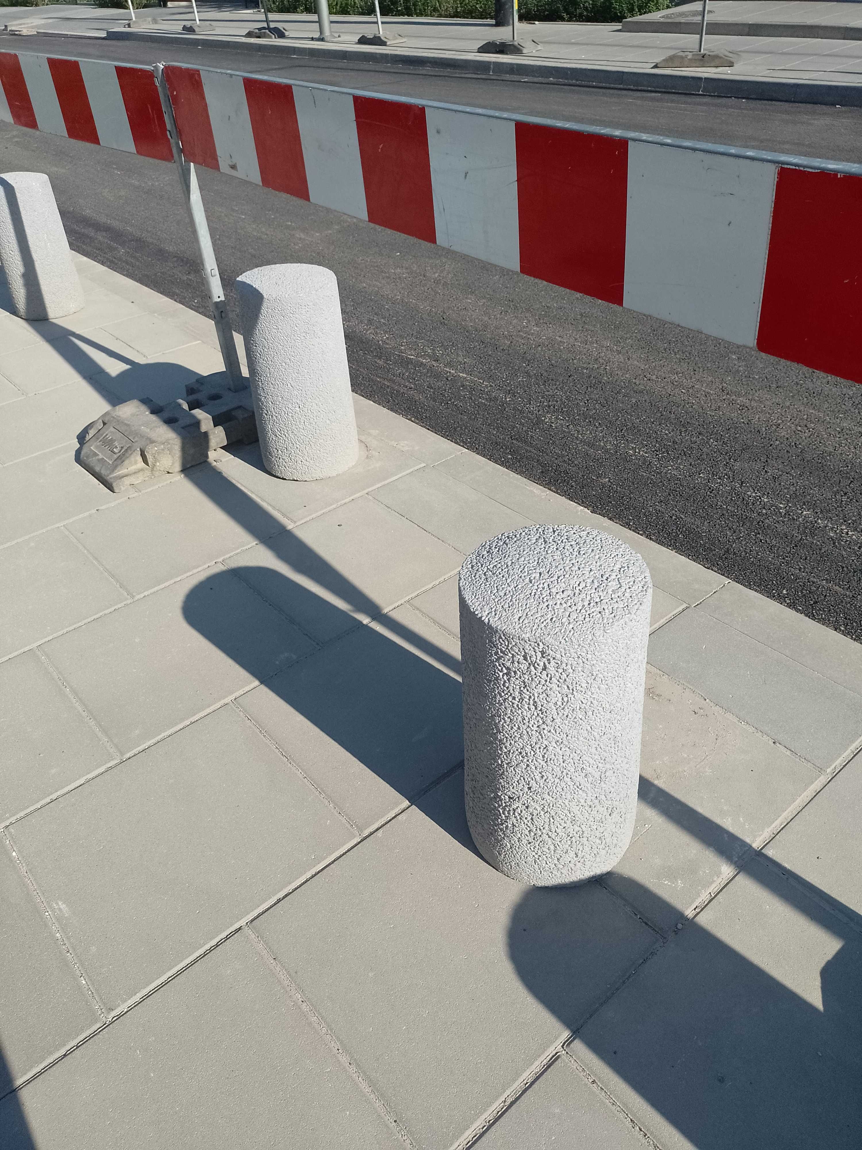 Słupki betonowe x