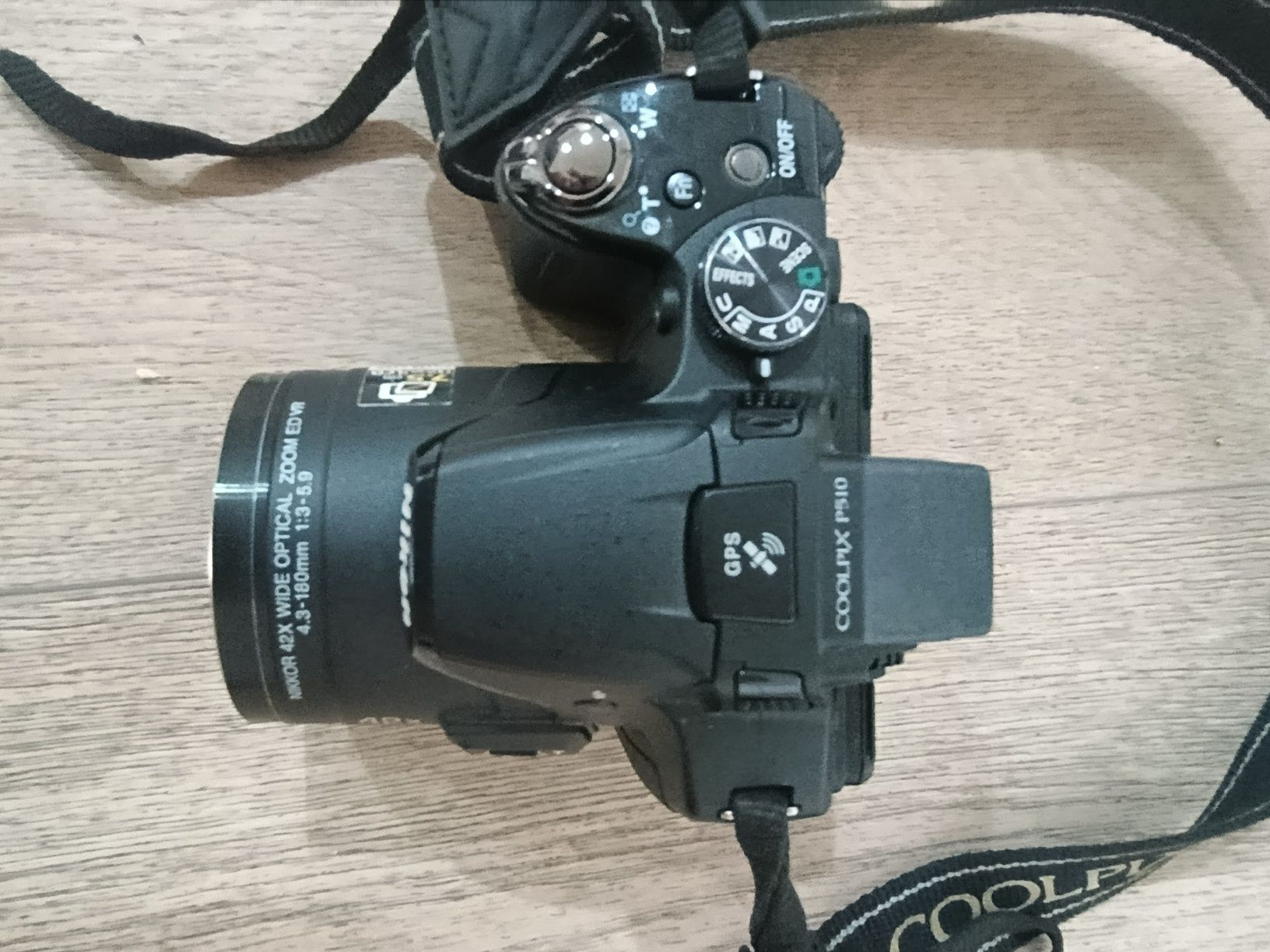 Apart Nikon P5100
