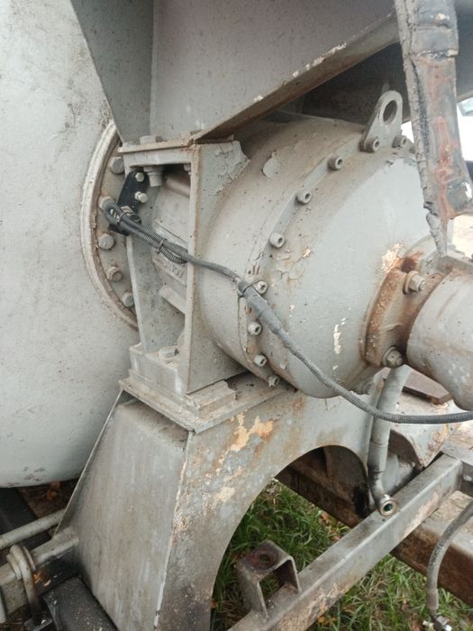 Редуктор автобетонозмішувача.