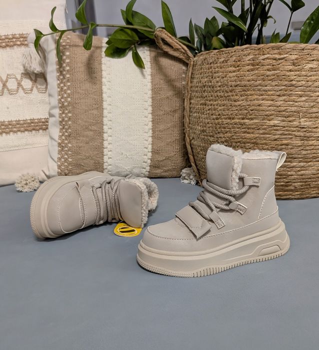 Зимові черевики для дівчаток