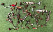 Ferrramentas antigas, tornas, berbequins manuais