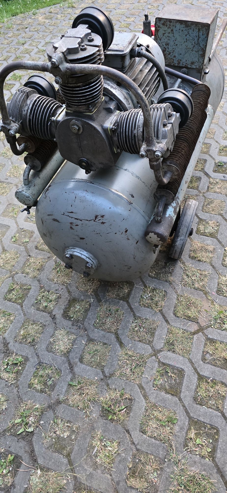 Kompresor 3jw60 w dobrym stanie.