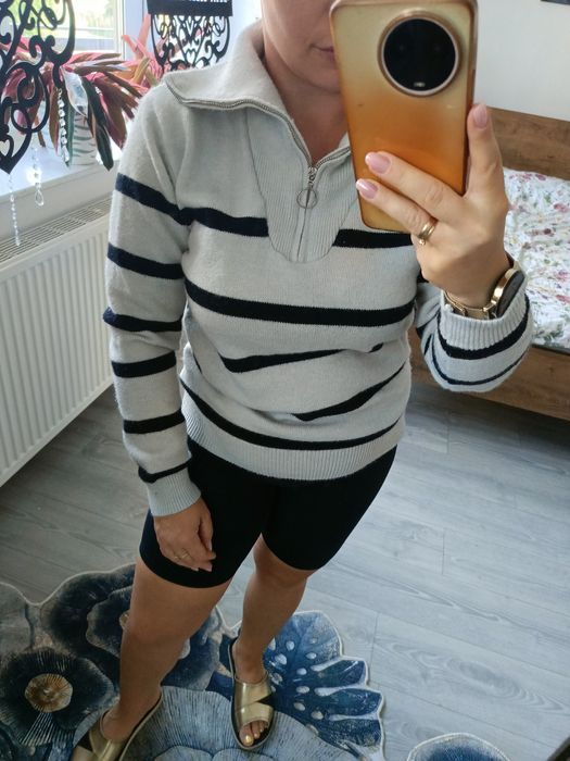 Sweter w paski zasuwana stójka /golf