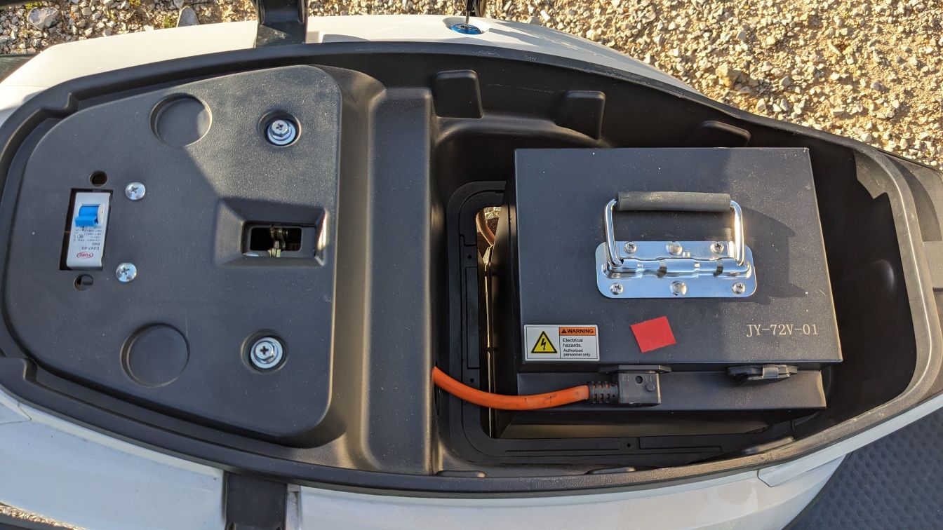Scooter elétrica 72v 1500w semi nova matriculada