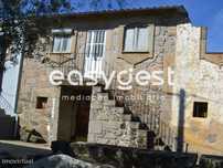 Moradia em pedra com vistas para a Serra da Estrela - Santiago