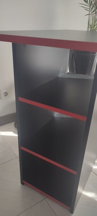Secretaria em ótimo estado (NEGOCIÁVEL)