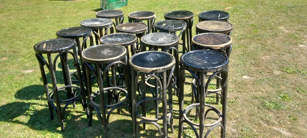 Krzesła ( hokej ) barowe do remontu 16 stuk 600 złotych