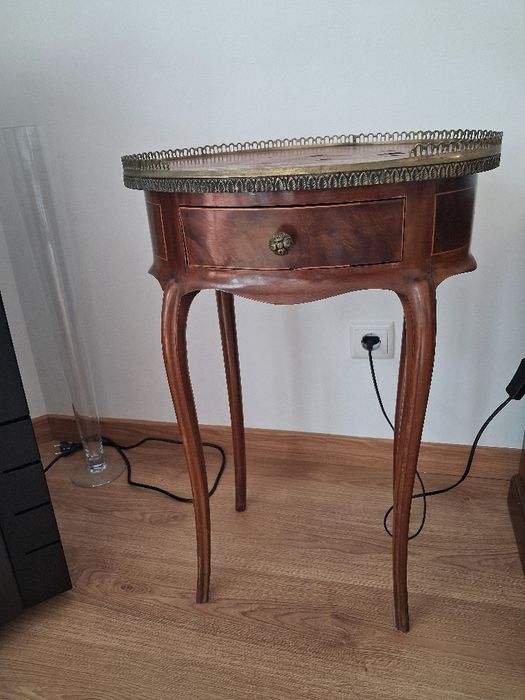 Antiga mesinha para restauro