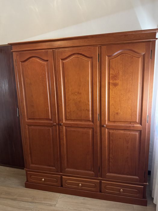 Mobilia de quarto com pouco uso