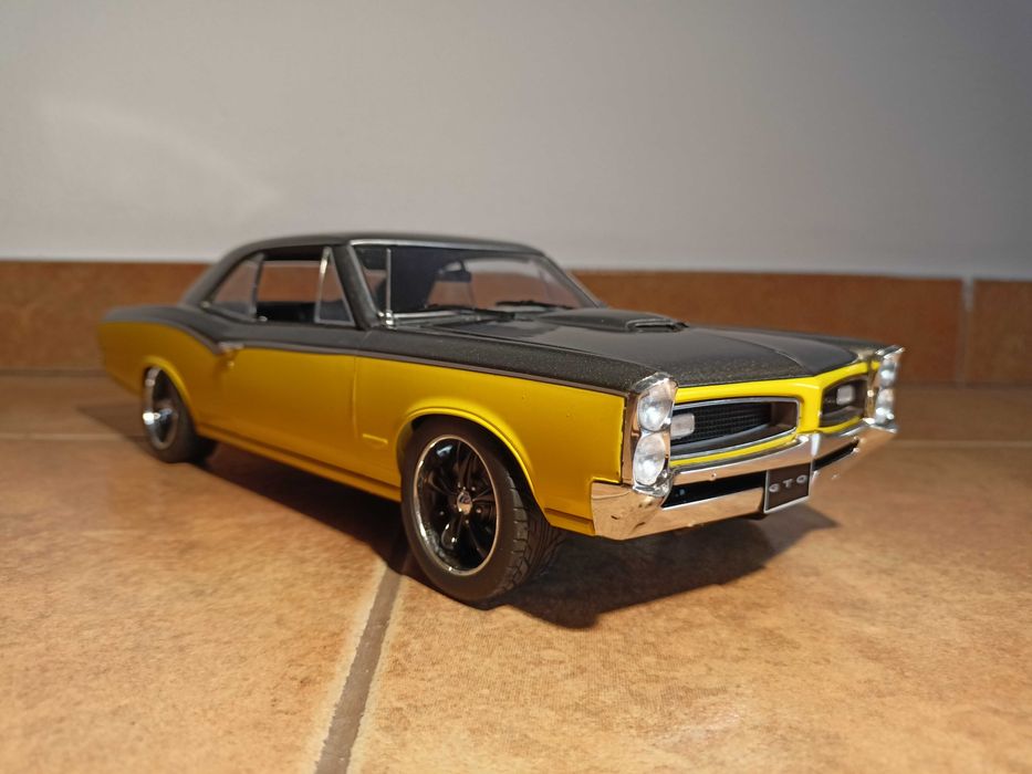 Pontiac GTO Restomod 1966 model w skali 1:18 ACME/otwierane elementy