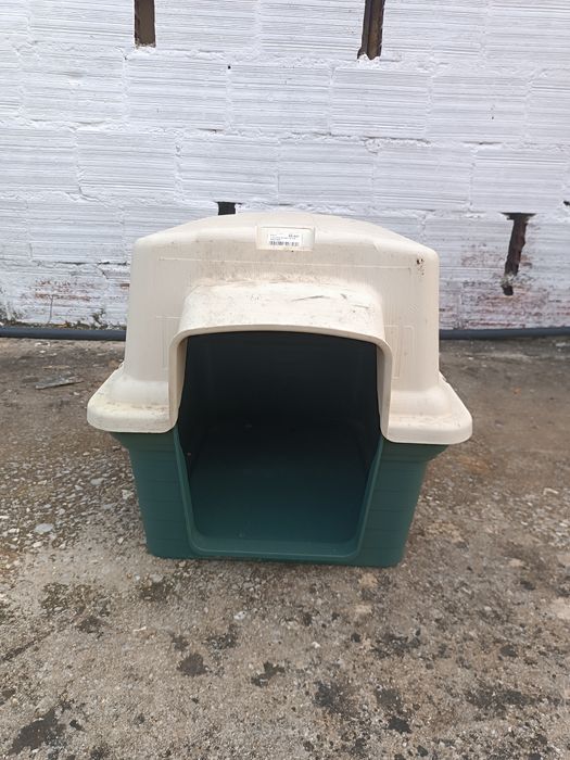 Casota para cão de porte pequeno ou médio. Resistente, lavável.