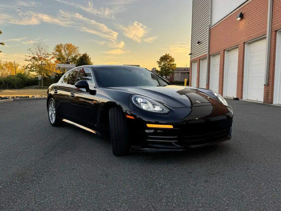 Porsche Panamera 4S      2015