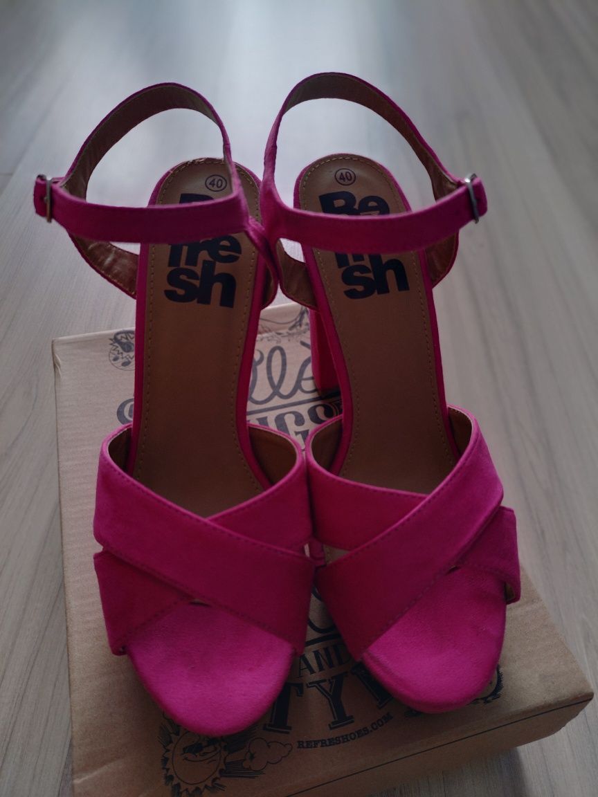 Buty na koturnie
