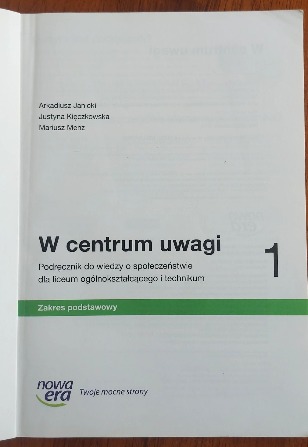 W centrum uwagi 1- podręcznik do WOS dla LO i technikum