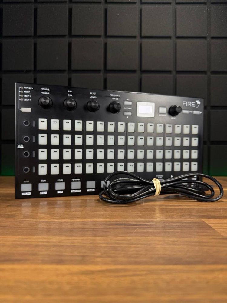 MIDI Контроллер Akai Fire